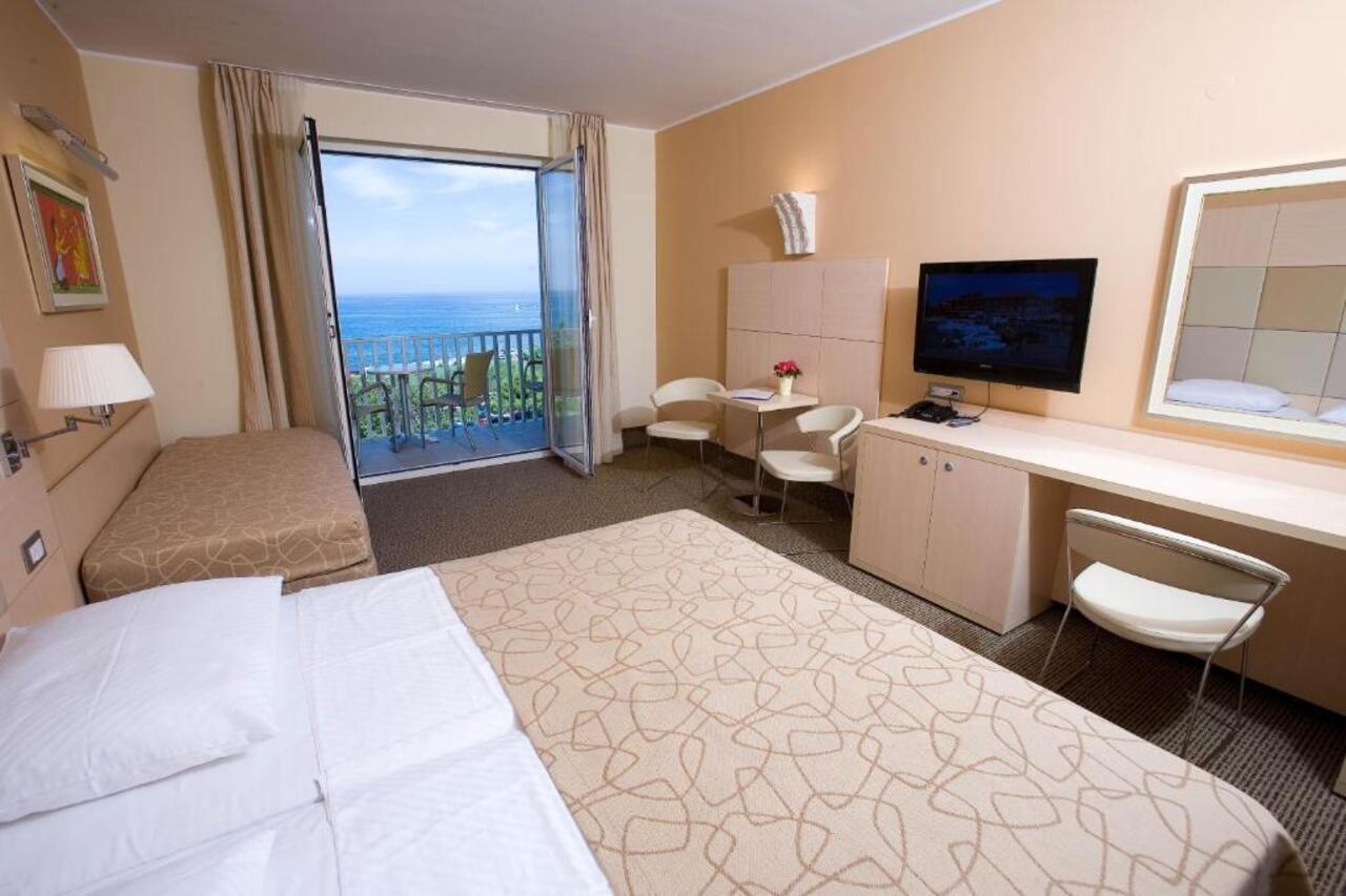 Hotel Haliaetum And Mirta Izola Esterno foto